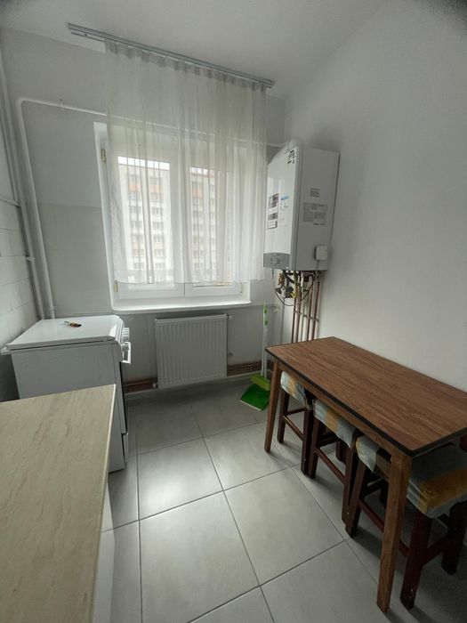 Inchiriez ap 3 camere dec 1 Mai/ Spital