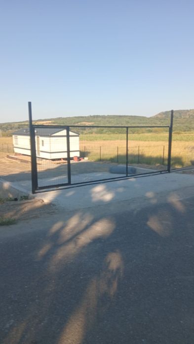 Teren 1000mp  si caravana vacanta Surduc