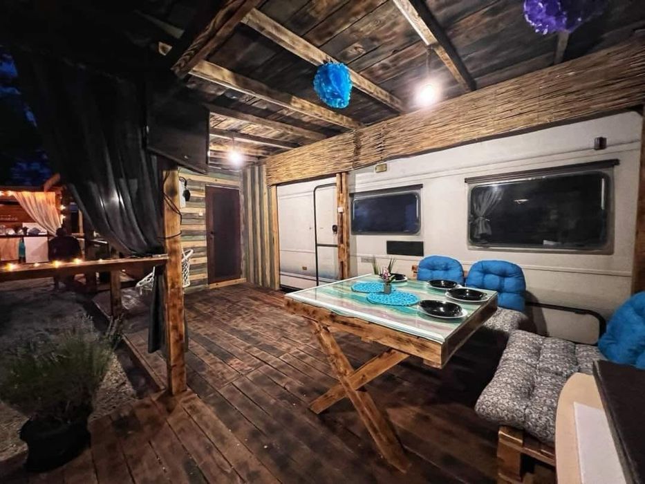 Каравани „Пу за мен!“ на Къмпинг Градина „Созопол Еко“