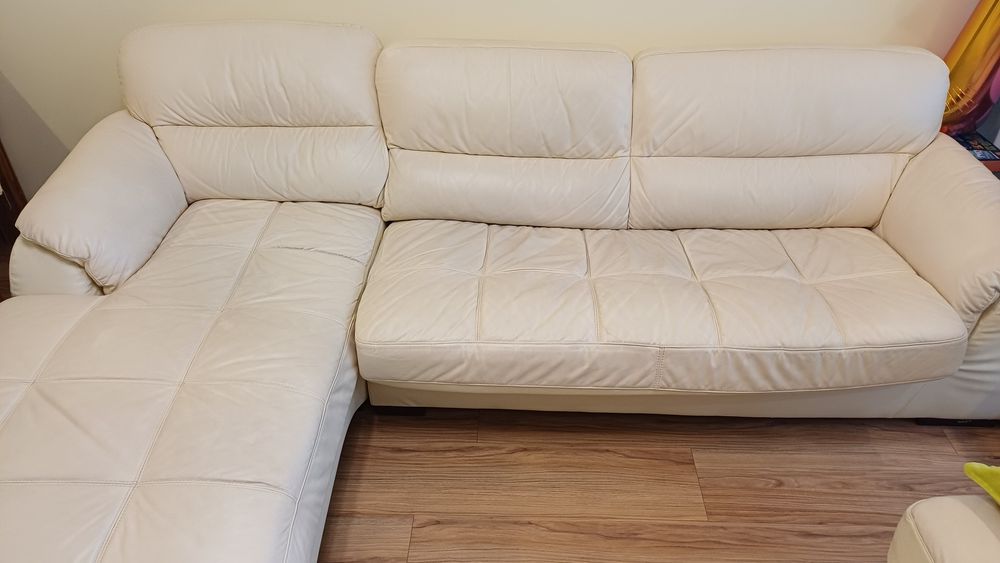 Кожен диван с лежанка