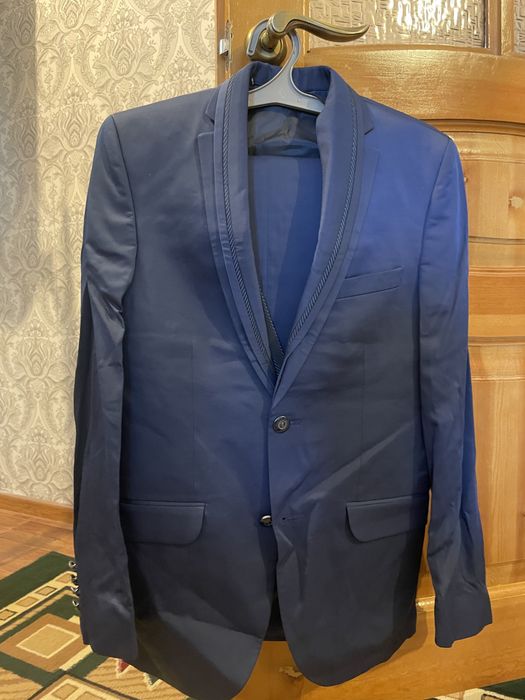 Продам костюм тройку