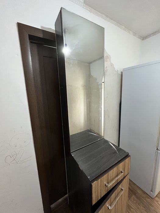 Шкаф с зеркалом в прихожую