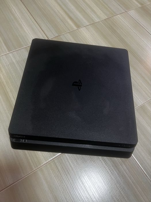 Vand Playstation 4 slim 500gb