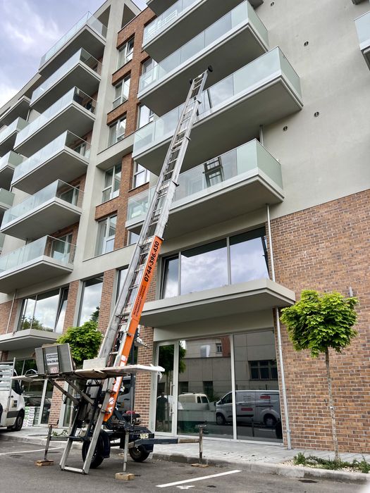 Inchiriez Lift Exterior pentru ridicare materiale si Transport marfa