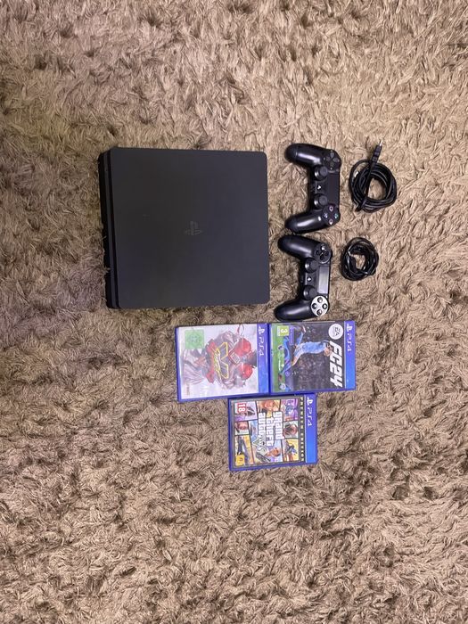 Vand Playstation 4 slim