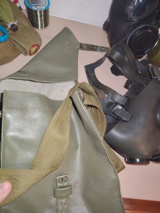 Vând masca de gaze M-74 model militar