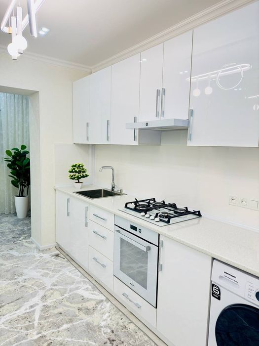 Srochno Chilonzor Novza metro 2 lyuks kvartira sotiladi