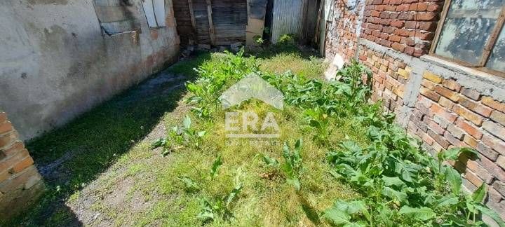 ЕКСКЛУЗИВНО! Етаж от къща заедно с тавански етаж!