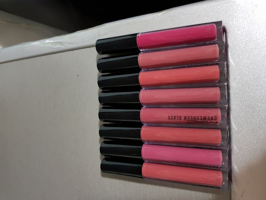 Продам матовую помаду.