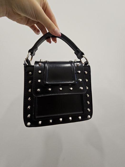 Малка черна чанта Zara