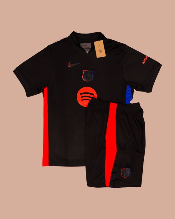 Har xil turdagi futbol formalar, optomga 55 mingdan beraman