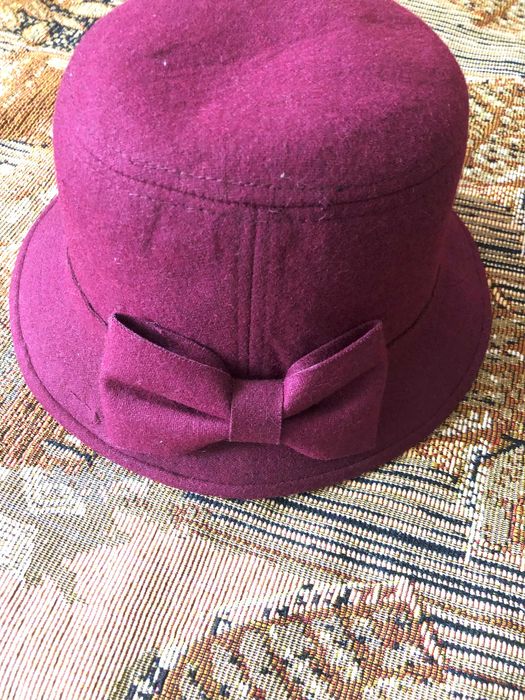 нова дамска зимна филцова шапка