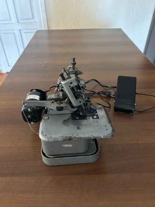 Оверлок трехниточный