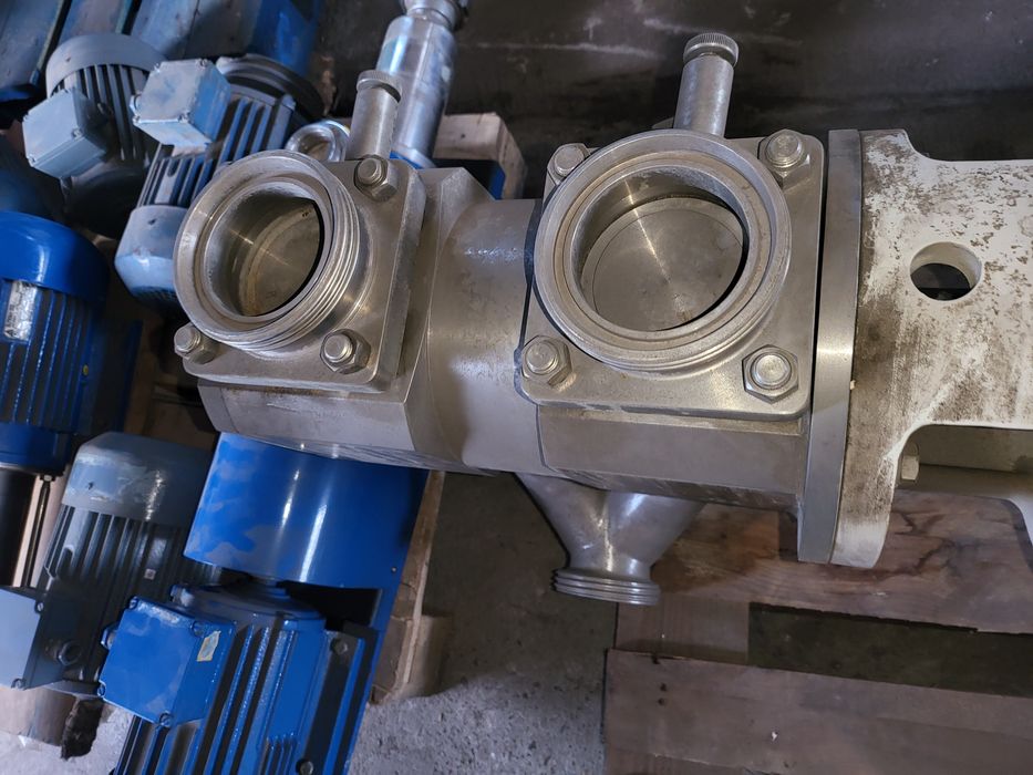 Продавам  дозираща помпа