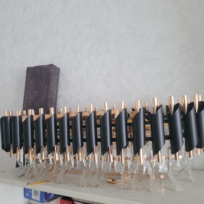 Продается люстра новая.