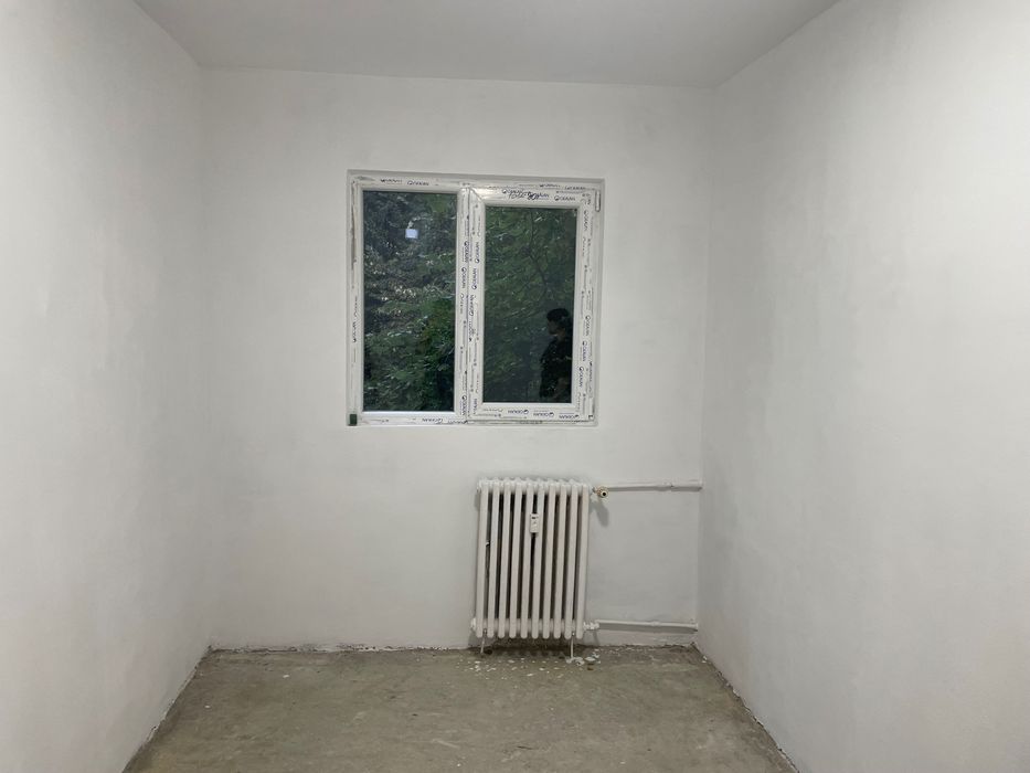 Vând apartament 4 camere