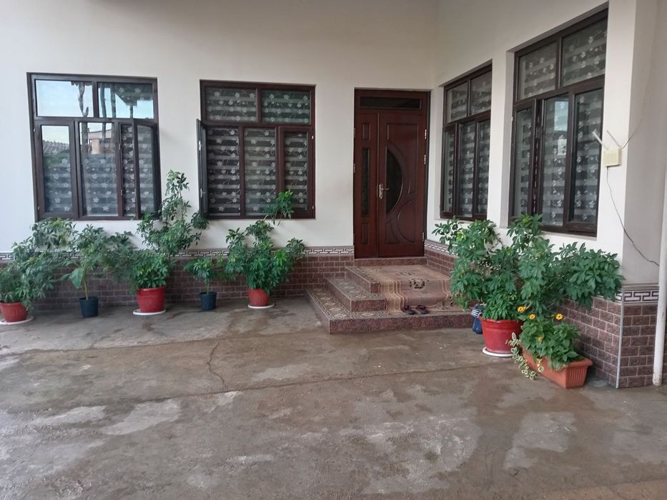 5 хонали уй сотилади.