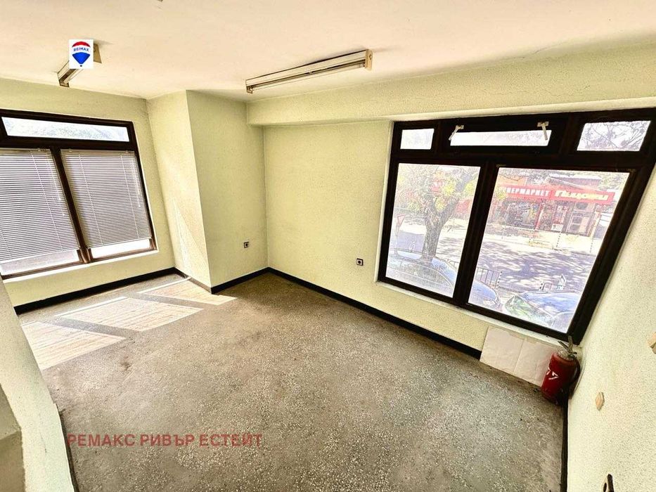 Дава се под наем Офис в Русе, Централен кооп. пазар - 20 кв.м за 153 € - Снимка #1