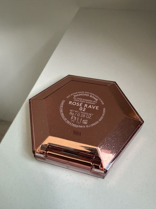 Хайлайтър на Fenty beauty