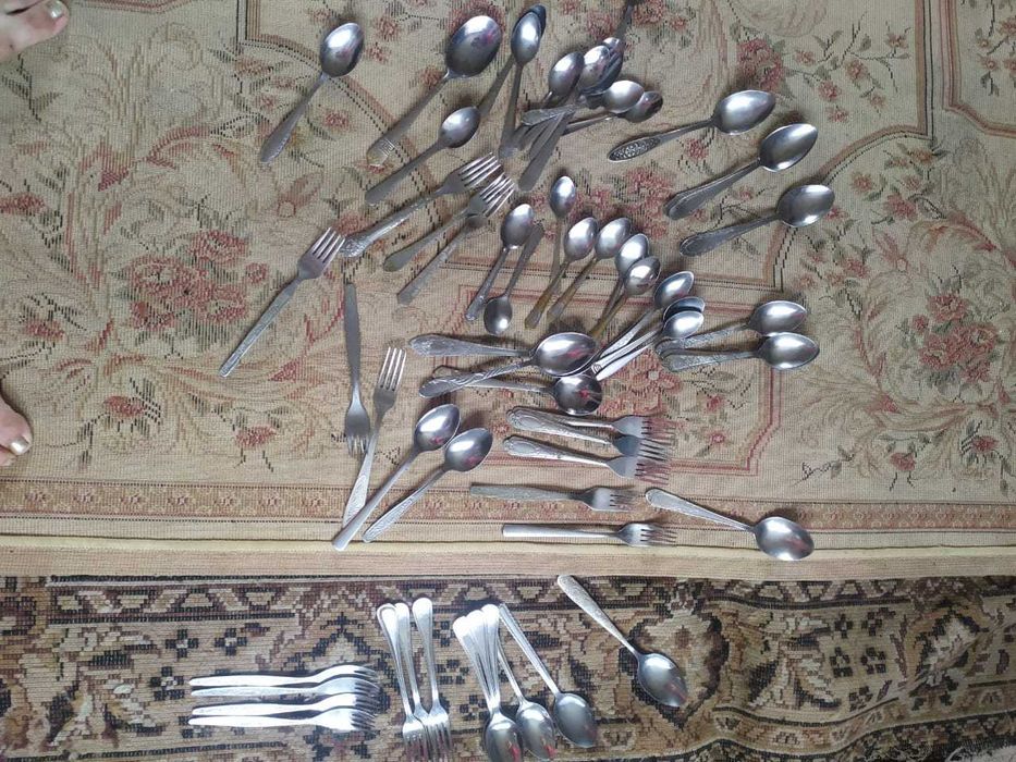 Посуда разная (тарелки,салатницы,ложки,вилки).Цены в объявлении.всеБ/у