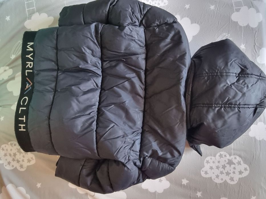 Продавам детско зимно яке Mayoral