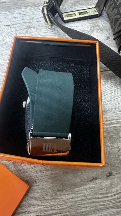 продам часы в хорошем состание