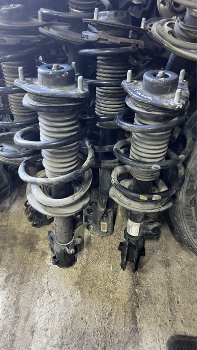 Передние амортизаторы Камри 50