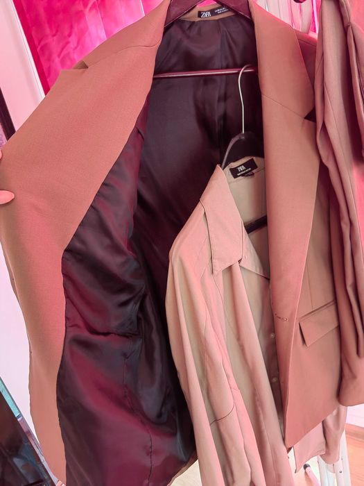 Мъжки костюм на Zara в три части