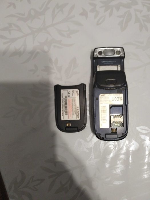 Самсунг D 500 не