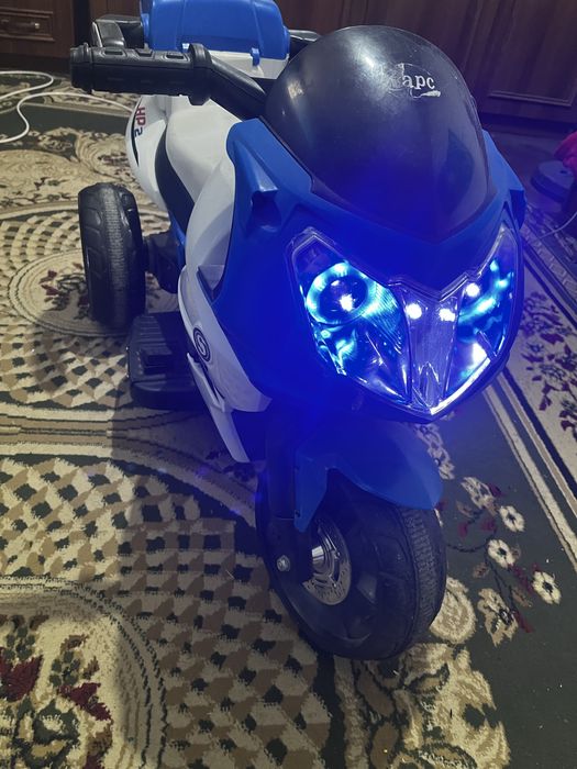 Мотоцикл трехколесный