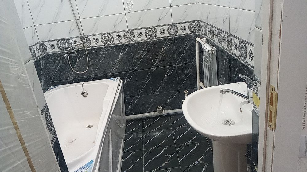 Гулистон . новостройка томонда янги люксовой дом 3 хонали 4- етажида