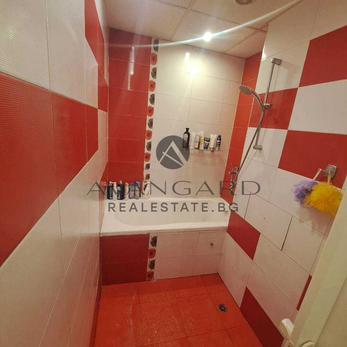 Продава се Тристаен апартамент в Пловдив, Кючук Париж - 87 кв.м за 1943 €/кв.м - Снимка #9