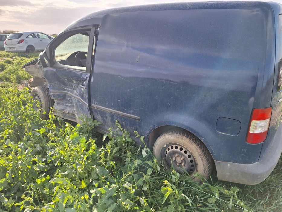 Dezmembrez vw caddy 2.0 sdi