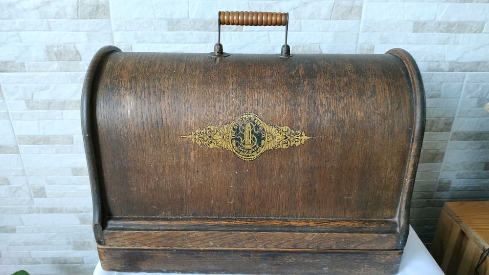 Стара ръчна шевна машина - Singer - 1912 година