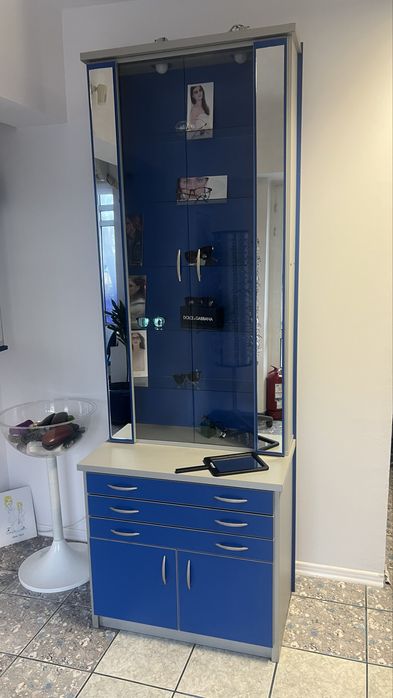 Vand mobilier de tip comercial- magazine, firme