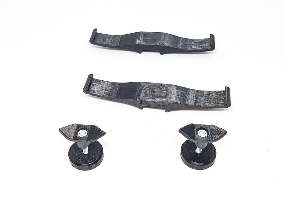 Suport magnetic numar inmatriculare pentru grila fagure Audi rs a4 a6