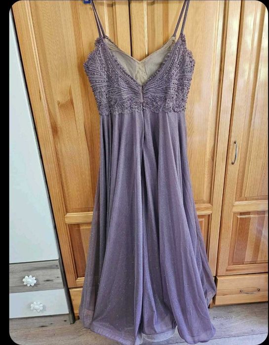 Продавам елегантна рокля