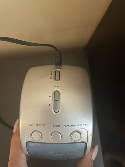 Часовник/будилник/ радио с много екстри