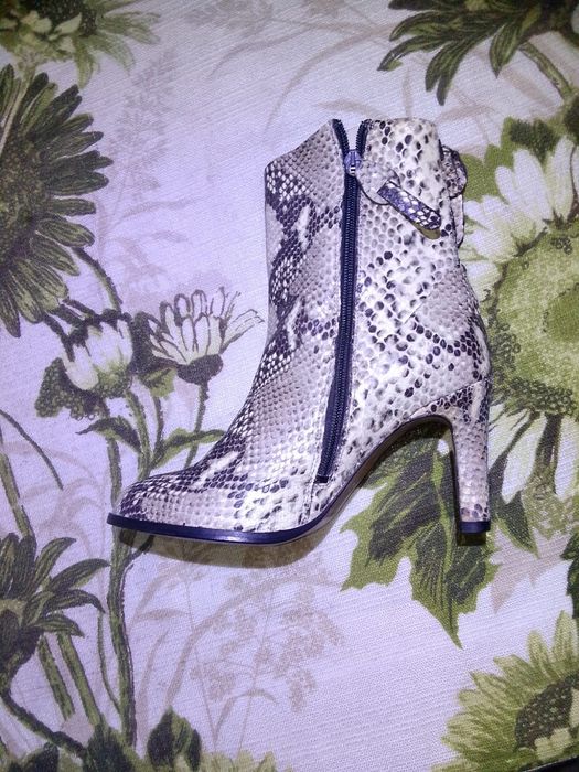 De vînzare ghete  de damă serie limitată din piele de piton pe