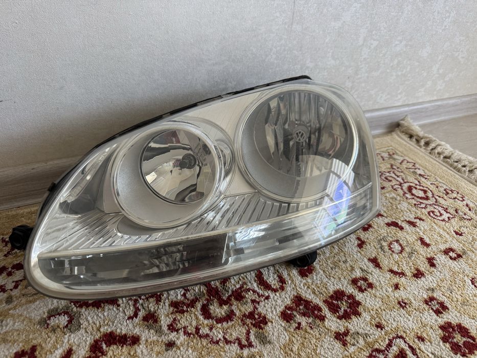 Передние фары VW GOLF 5 HELLA