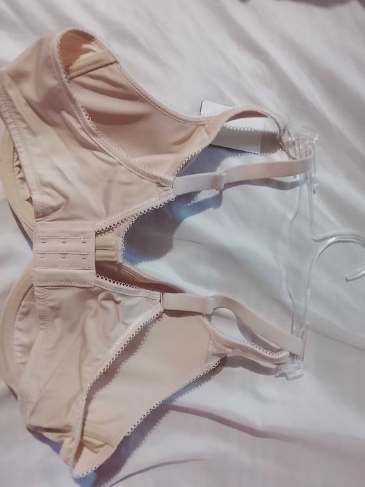 Нов спортен бежов сутиен Wacoal с банел 90C