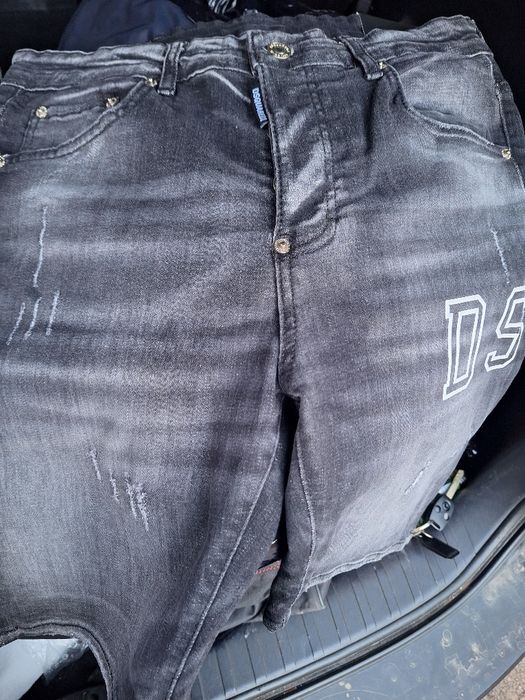 Pantaloni scurti de firma no marimi diferitei