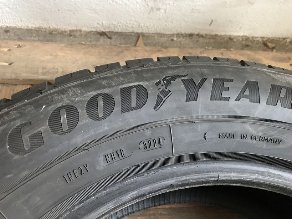 2 anvelope de iarna 225 65 17 Goodyear