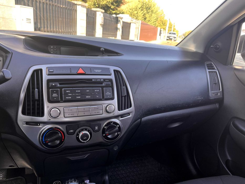 HYUNDAI i20 2014 — imagine 8