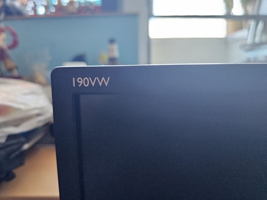 Монитор Philips VW190 + подарък