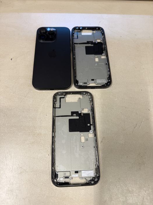 Carcasa originala iphone 16 pro max