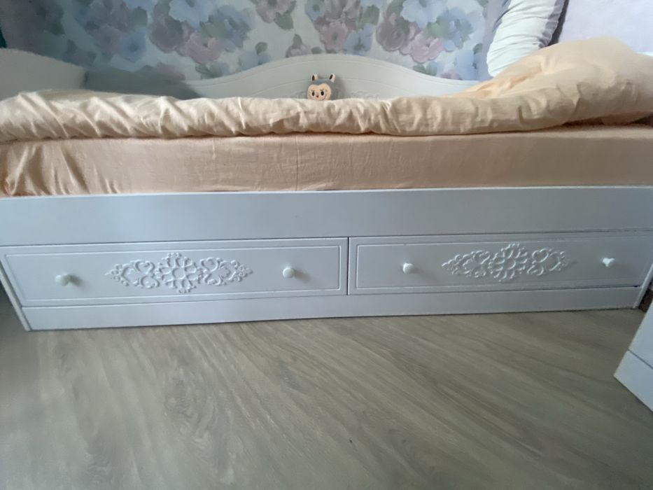 Продам кровать для девочек.