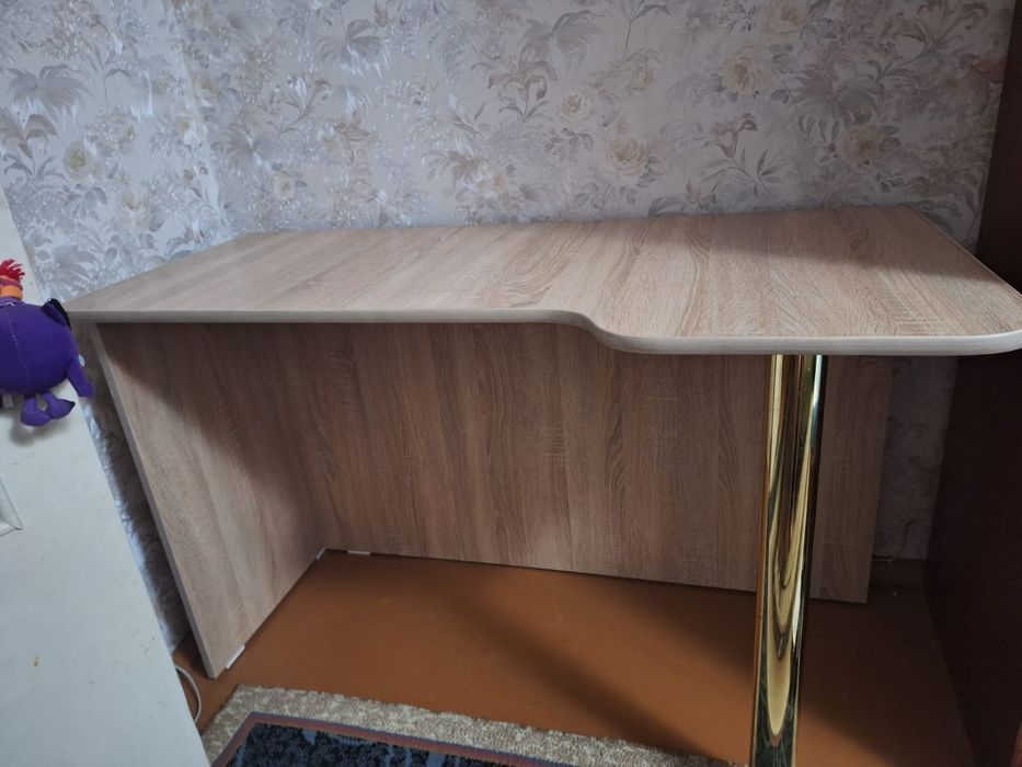 Продам стол для учёбы