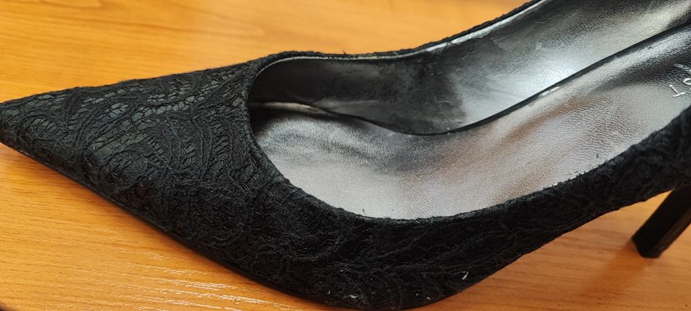 Продавам официални обувки