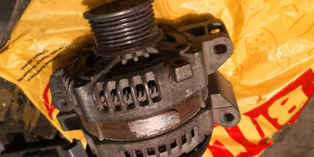 Генератор алтернатор  Тойота  2.0 2.2 D4D, Peugeot 2.0 hdi,карбуратор